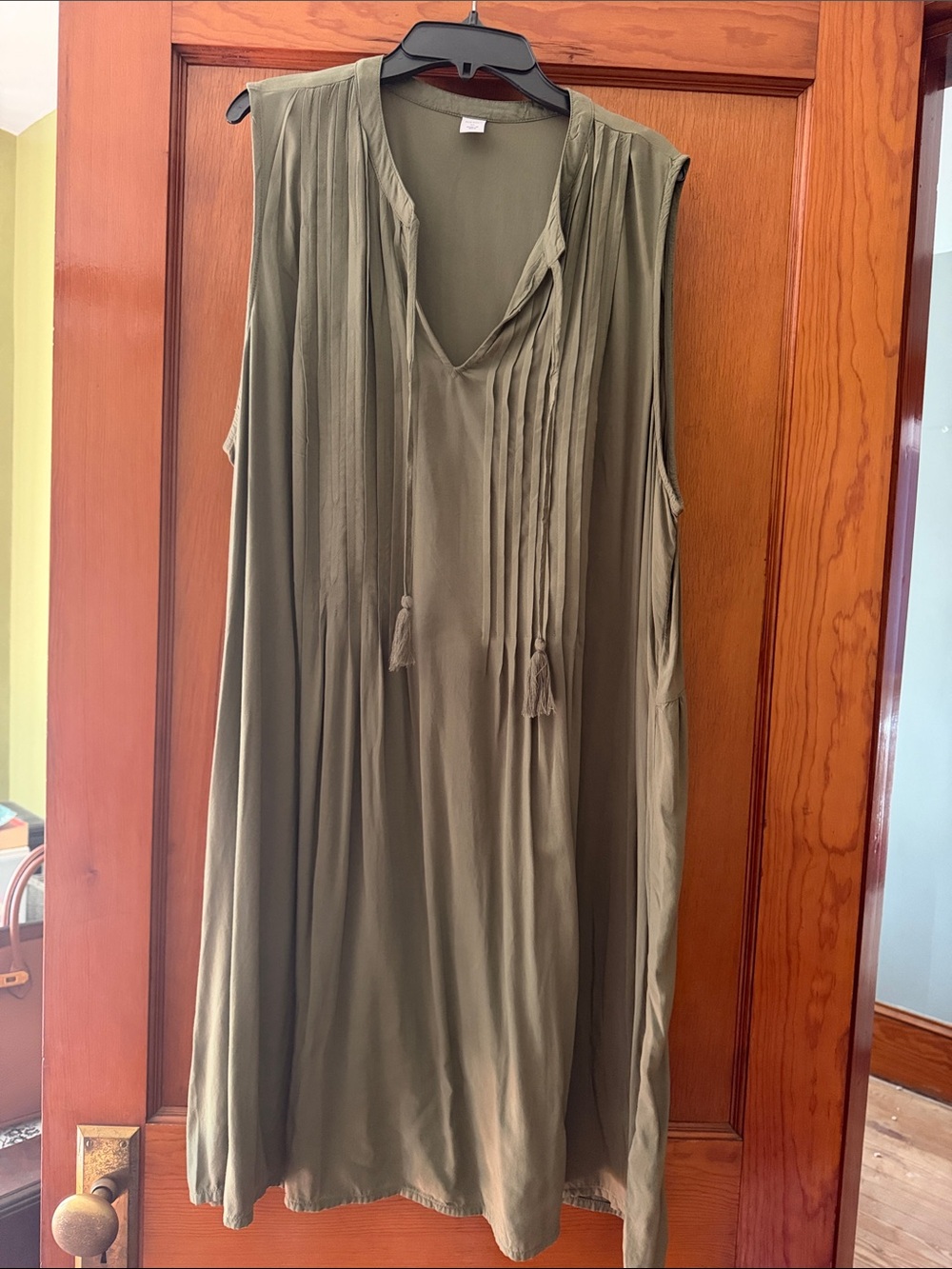 Old Navy Olive Green Sleeveless V-Neck Tunic with Tassel Tie